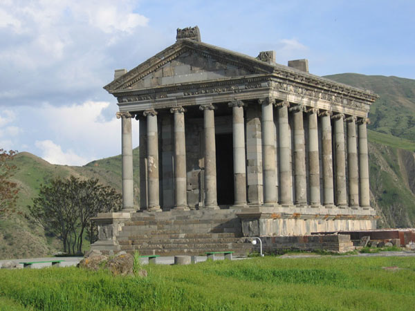 Heidentempel Garni